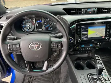 TOYOTA Hilux Double Cab Invincible 4x4 360  LED JBL NAV