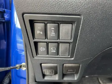TOYOTA Hilux Double Cab Invincible 4x4 360  LED JBL NAV