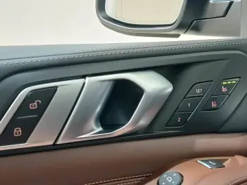 BMW X5 30d xDrive PANO B&W LUFT HUD 360 7SITZE MASSA