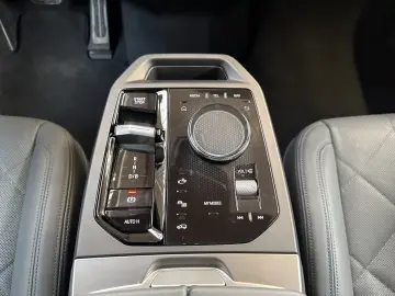 BMW iX xDrive60 LR 719 - br. o.Anz. 27Mon 5`Km p.A.