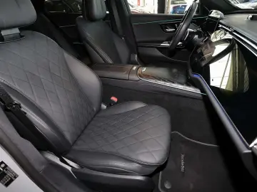 MERCEDES-BENZ E 300 de AMG Superscreen Ventilation Burmester