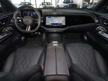MERCEDES-BENZ E 300 de AMG Superscreen Ventilation Burmester