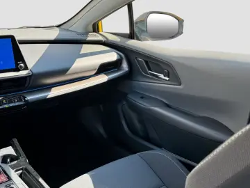 TOYOTA Prius Plug-in Executive 2.0 EU6d Plugin Hybrid 2