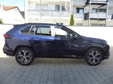 TOYOTA RAV4 Plug-in 4x4 Komfort-&Techpaket Schiebedach