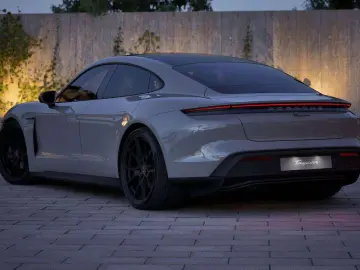PORSCHE Taycan FACELIFT BATT  PANO AIR 21 RS ACHTERASST