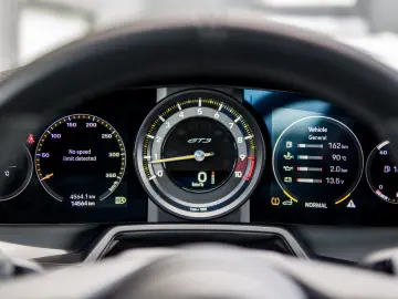 PORSCHE 911 GT3 Touring