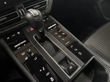 PORSCHE Macan T AHK 21  Luftfederung Pano ACC