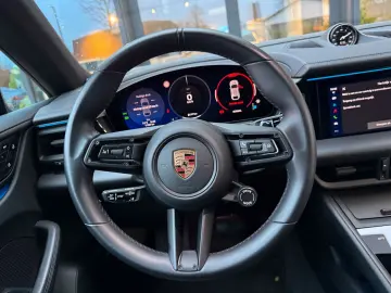 PORSCHE Macan EV 100kWh - NAPPA   21    TREKHAAK