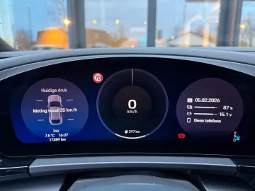 PORSCHE Macan EV 100kWh - NAPPA   21    TREKHAAK