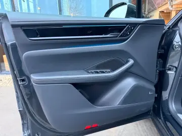 PORSCHE Macan EV 100kWh - NAPPA   21    TREKHAAK