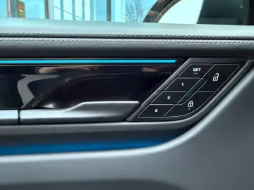 PORSCHE Macan EV 100kWh - NAPPA   21    TREKHAAK
