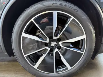 PORSCHE Macan EV 100kWh - NAPPA   21    TREKHAAK