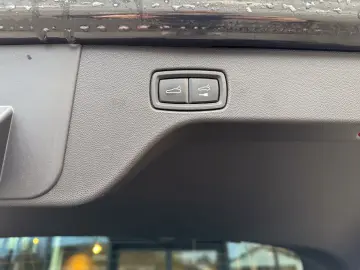 PORSCHE Macan EV 100kWh - NAPPA   21    TREKHAAK
