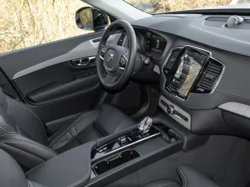 VOLVO XC90 Ultra Dark Recharge Plug-In Hybrid AWD