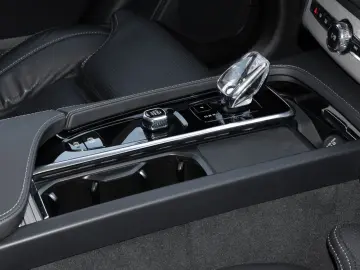 VOLVO XC90 Ultra Dark Recharge Plug-In Hybrid AWD