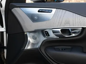 VOLVO XC90 Ultra Dark Recharge Plug-In Hybrid AWD