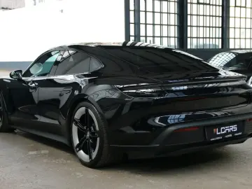 PORSCHE Taycan Performance Batterie Pano SporChrono 21