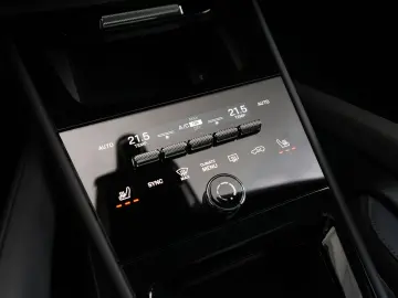 PORSCHE E-Hybrid Coupé SPORTDESIGN-PAKET-INNO-BOSE-22 T