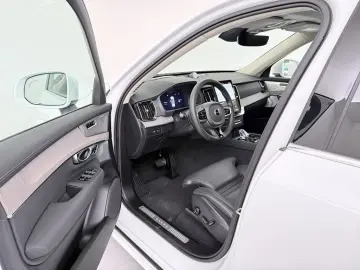 VOLVO XC90 T8 AWD Ultra Bright Recharge Plug-In Hybrid