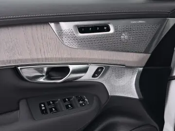 VOLVO XC90 T8 AWD Ultra Bright Recharge Plug-In Hybrid