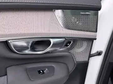 VOLVO XC90 T8 AWD Ultra Bright Recharge Plug-In Hybrid