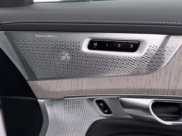 VOLVO XC90 T8 AWD Ultra Bright Recharge Plug-In Hybrid