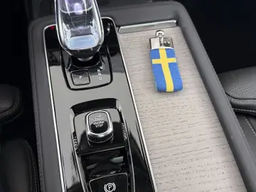 VOLVO XC90 T8 AWD Ultra Bright Recharge Plug-In Hybrid