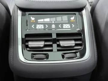 VOLVO XC90 T8 AWD Ultra Bright Recharge Plug-In Hybrid