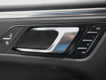 PORSCHE Macan SPORT-CHRONO SOUND-PACKAGE  LED 1.HAND