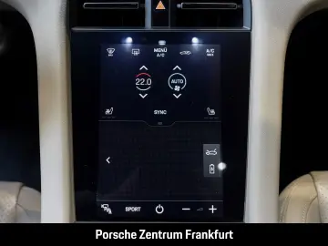 PORSCHE Taycan Rückfahrkamera Panoramadach Erstbesitz