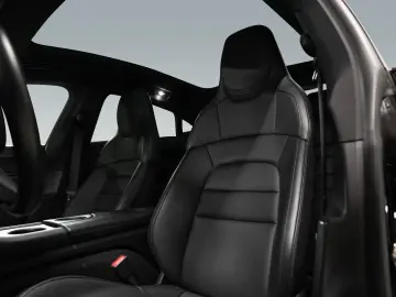 PORSCHE Taycan Panorama-Festglasdach DAB Tempostat