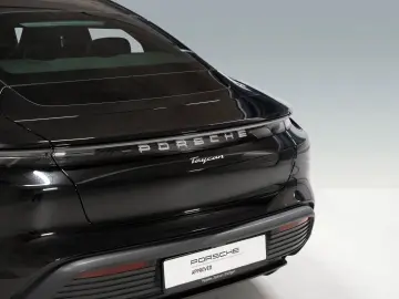 PORSCHE Taycan Panorama-Festglasdach DAB Tempostat