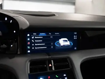 PORSCHE Taycan Panorama-Festglasdach DAB Tempostat