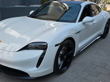 PORSCHE Taycan Pano ACC ALU21  Ausstat75Jahre BaPerform