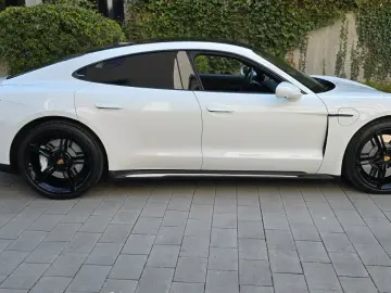 PORSCHE Taycan Pano ACC ALU21  Ausstat75Jahre BaPerform