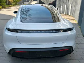 PORSCHE Taycan Pano ACC ALU21  Ausstat75Jahre BaPerform