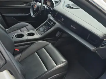PORSCHE Taycan Pano ACC ALU21  Ausstat75Jahre BaPerform