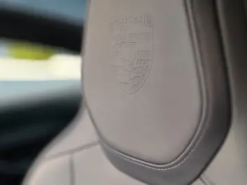 PORSCHE Taycan Pano ACC ALU21  Ausstat75Jahre BaPerform