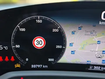 PORSCHE Taycan Pano ACC ALU21  Ausstat75Jahre BaPerform