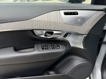 VOLVO XC90 Ultra Dark Recharge Plug-In Hybrid AWD 7-Si
