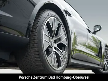 PORSCHE Taycan Performancebatterie  Rückfahrkamera