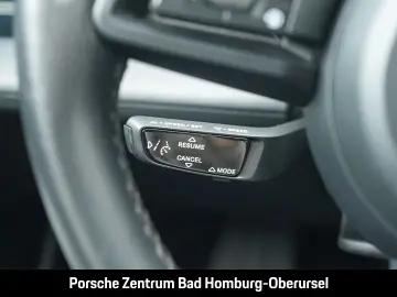 PORSCHE Taycan Performancebatterie  Rückfahrkamera