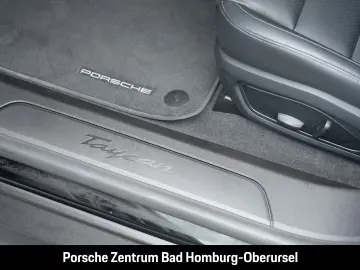 PORSCHE Taycan Performancebatterie  Rückfahrkamera