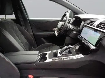 DS DS7 Crossback DS7 Performance Line