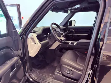 LAND ROVER Defender 130 D300 X-Dynamic SE AHK SITZKÜHLUNG