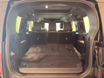 LAND ROVER Defender 130 D300 X-Dynamic SE AHK SITZKÜHLUNG
