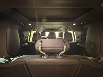 LAND ROVER Defender 130 D300 X-Dynamic SE AHK SITZKÜHLUNG