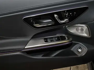 MERCEDES-BENZ CLE 450 4M Cabrio AMG MBUX 360  DIG-LED Night