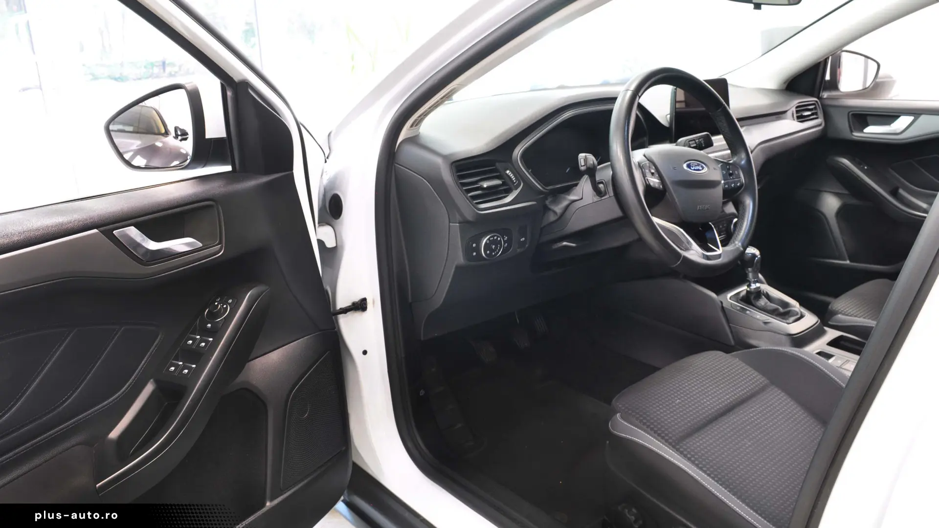 FORD Focus 2023 — imagine 7