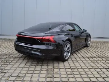 AUDI e-tron GT quattro